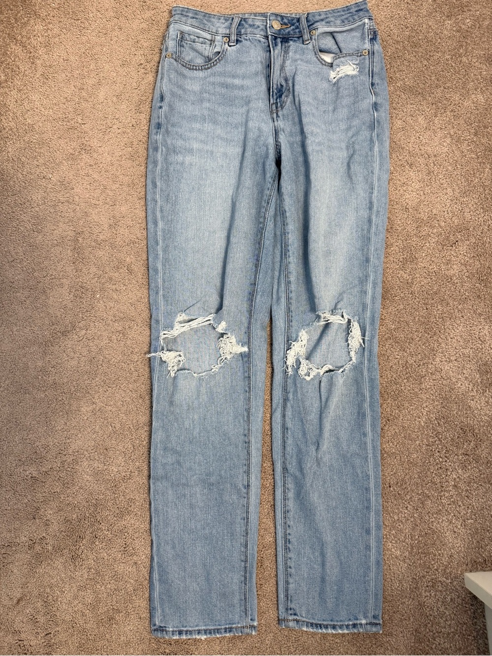 American Eagle Outfitters Light Wash Distressed Mom Jeans